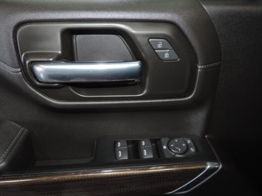 2022 Chev Silverado Black 043