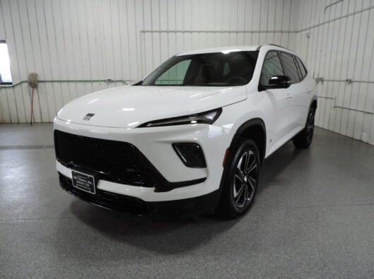 2026 White Buick Enclave 001