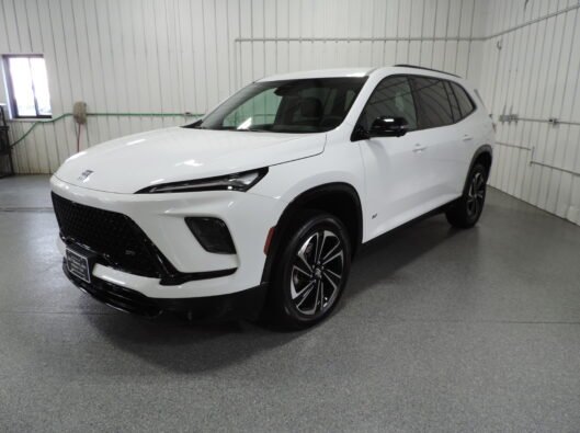 2026 White Buick Enclave 002