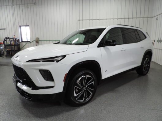 2026 White Buick Enclave 003