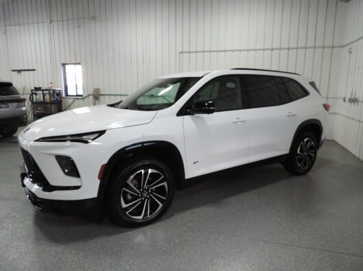 2026 White Buick Enclave 004