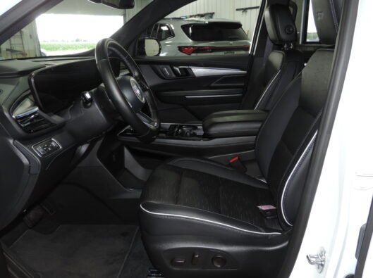2026 White Buick Enclave 040