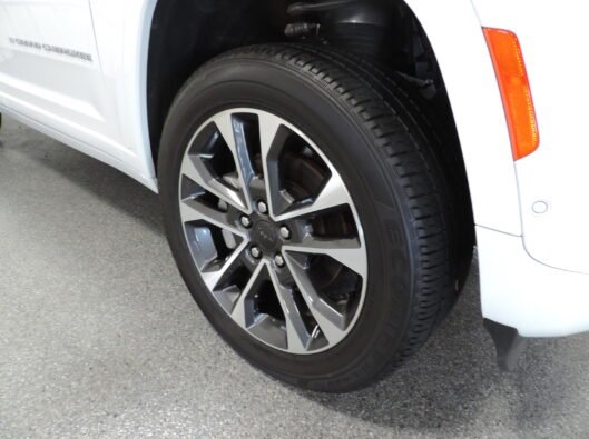 2024 Jeep grd Cherokee Overland 010